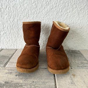Uggs Kids Classic II Boot in Chestnut - US Size 2